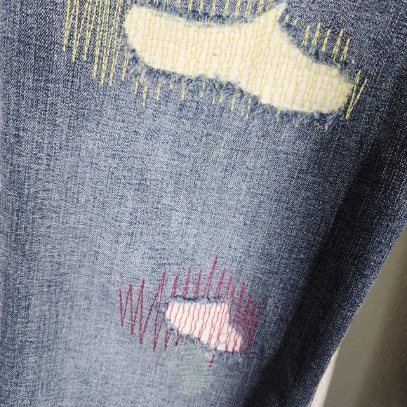 NYDJ MARILYN STRAIGHT LIFT X TUCK TECHNOLOGY DISTRESSED ROLLED HEM JEANS - Picture 5 of 8